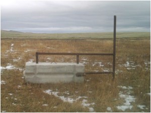 RealRancher Jim Hellyer uses rancher ingenuity and humor to build a portable fence corner on his cattle ranch and hay operation near Lander, Wyoming.